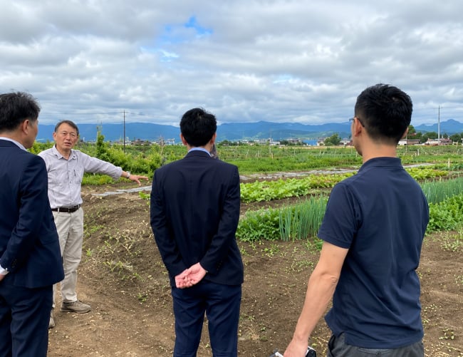 上富良野町で外部専門家が現地調査を行う様子