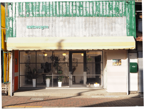 店舗として活用された建物の外観